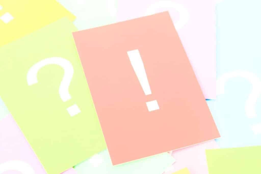 Coloured paper with question marks and exclamation points on them